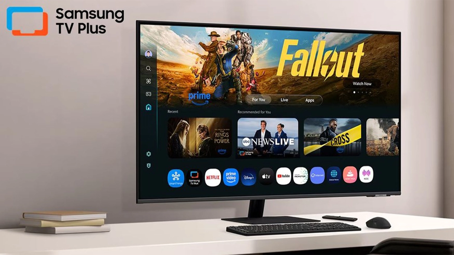 Monitor Samsung na pracovn&iacute;m stole