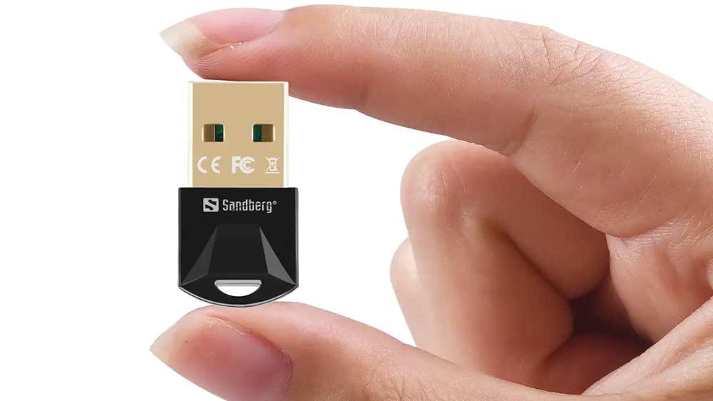 USB adaptér Sandberg v ruce uživatele_03