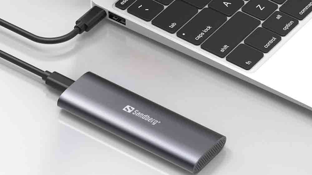 Pouzdro Sandberg USB 3.2 připojen&eacute; k notebooku_02
