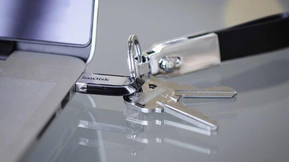 FD SanDisk Ultra Flair vložený do počítače_02