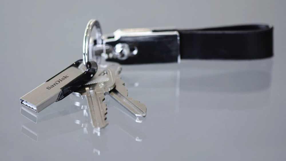 FD SanDisk Ultra Flair na klíčích_03