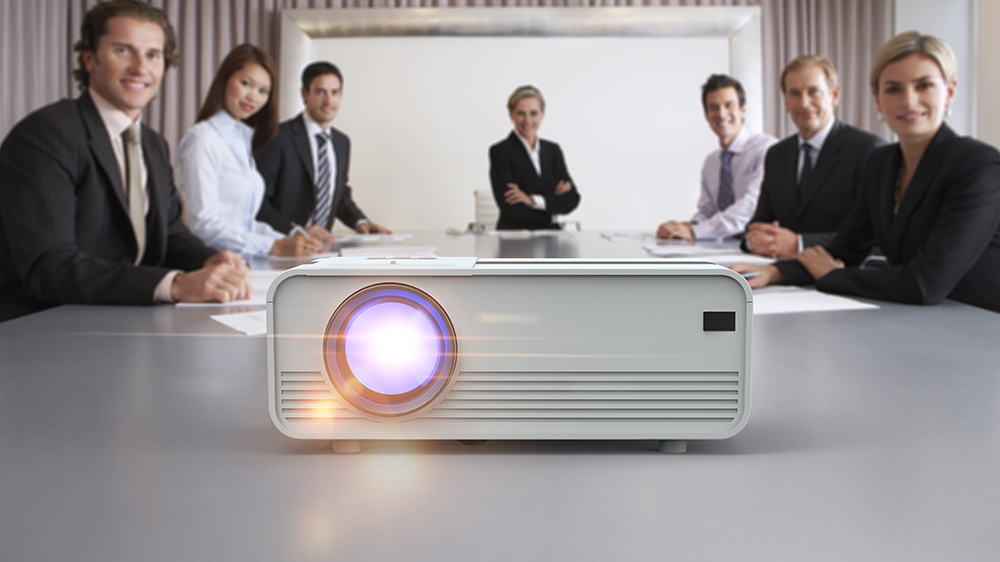 Mini-LED projektor Technaxx HD Beamer promítání v práci_02