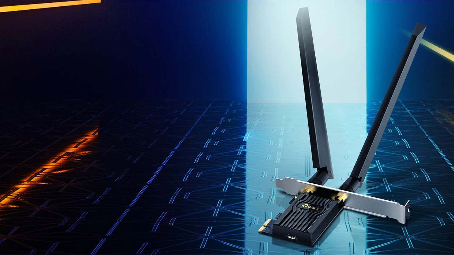 PCIe adaptér TP-Link Archer TXE72E Wi-Fi na barevném pozadí