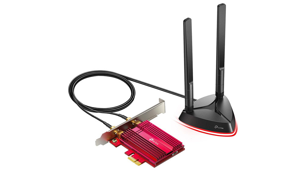 Wi-Fi PCIe adapt&eacute;r TP-Link Archer TX3000E v poč&iacute;tačov&eacute; skř&iacute;ni na b&iacute;l&eacute;m pozad&iacute;
