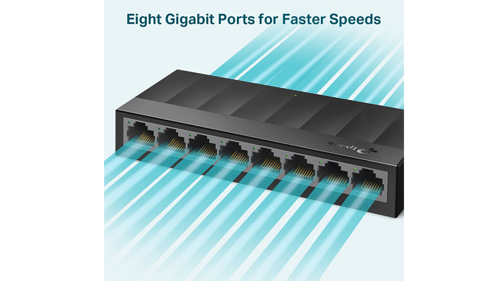 Switch TP-Link LiteWave LS1008G zapojený do sítě demonstrující vysoký výkon a přepínací kapacitu 16 Gbps