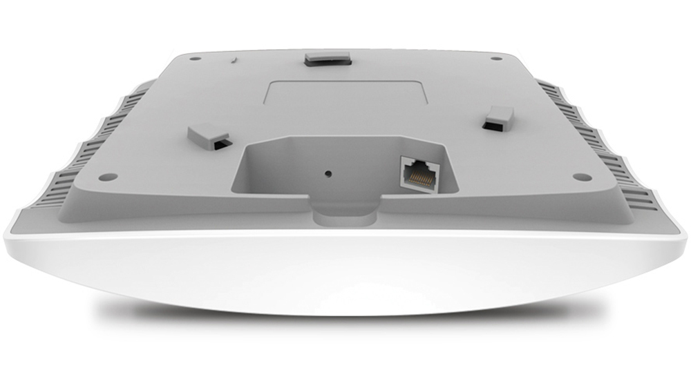 Přístupový bod TP-Link Omada EAP225 AC1350 s mobilní aplikací Omada zobrazující nastavení zabezpečení a správu sítě