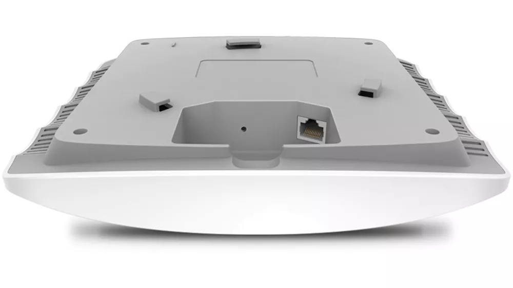 Prístupový bod TP-Link Omada EAP225 AC1350 s mobilnou aplikáciou Omada zobrazujúci nastavenie zabezpečenia a správu siete