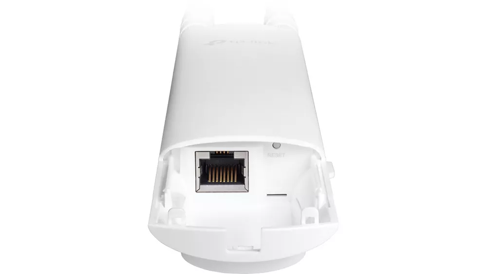 Vonkajší prístupový bod TP-Link Omada EAP225-Outdoor s otvoreným rozhraním Omada Controller na obrazovke