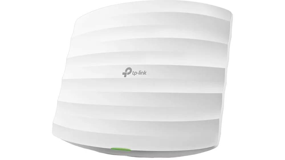 Pr&iacute;stupov&yacute; bod TP-Link Omada EAP245 AC1750 stropn&yacute; v bielom preveden&iacute; na neutr&aacute;lnom pozad&iacute; zobrazuj&uacute;ci celkov&yacute; dizajn zariadenia