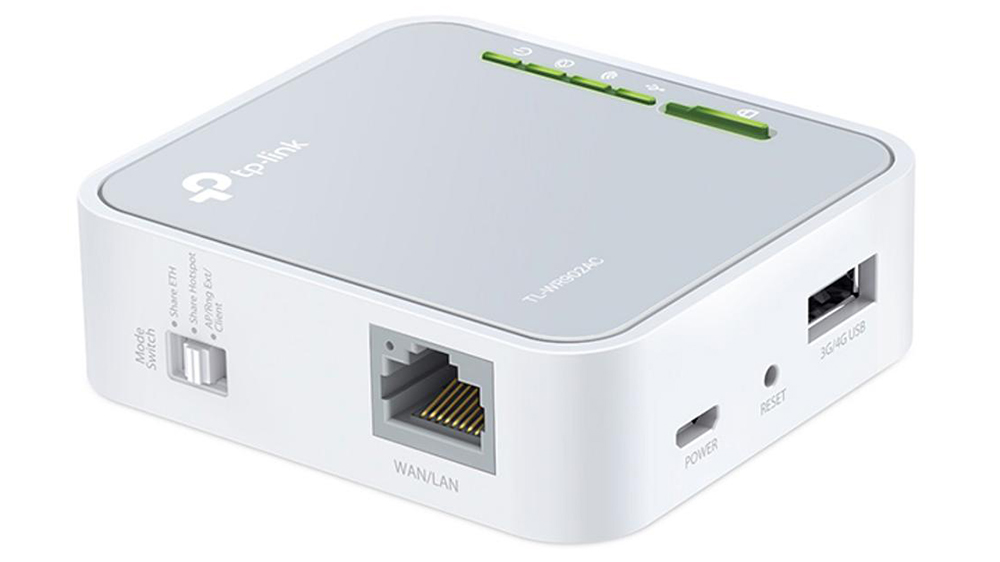 Cestovn&iacute; Wi-Fi router TP-Link TL-WR902AC b&iacute;l&yacute; s grafick&yacute;m zn&aacute;zorněn&iacute;m zabezpečen&eacute; bezdr&aacute;tov&eacute; s&iacute;tě a jednoduch&eacute;ho ovl&aacute;d&aacute;n&iacute;