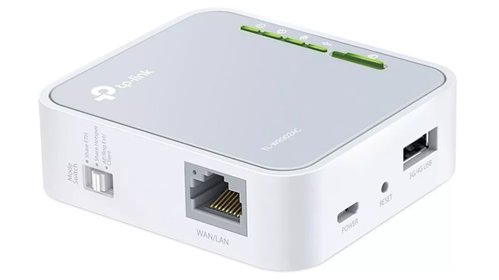 Cestovný Wi-Fi router TP-Link TL-WR902AC biely s grafickým znázornením zabezpečenej bezdrôtovej siete a jednoduchého ovládania