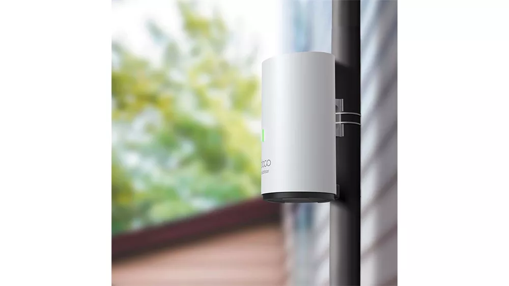 Vonkajšia mesh jednotka TP-Link Deco X50-Outdoor AX3000 demonštrujúca bezpečnostné funkcie a jednoduchú správu cez mobilnú aplikáciu