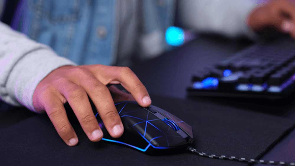 Ruka pracující s myší Locx GXT 133_03