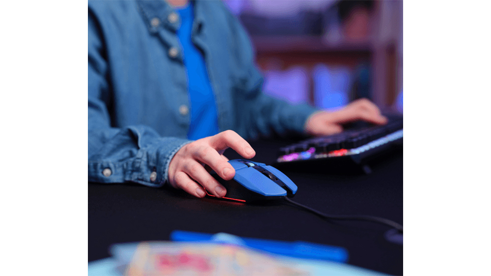 Herní myš Trust Gaming GXT 109B Felox Blue demonstrující přesné sledování kurzoru a mechanické spínače s dlouhou životností