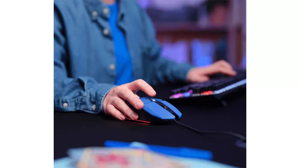 Herná myš Trust Gaming GXT 109B Felox Blue demonštrujúca presné sledovanie kurzora a mechanické spínače s dlhou životnosťou