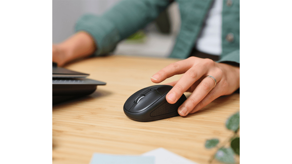 Myš Trust Primo 24966 black demonštrujúca ergonomické prevedenie a presný optický senzor s nastaviteľným rozlíšením