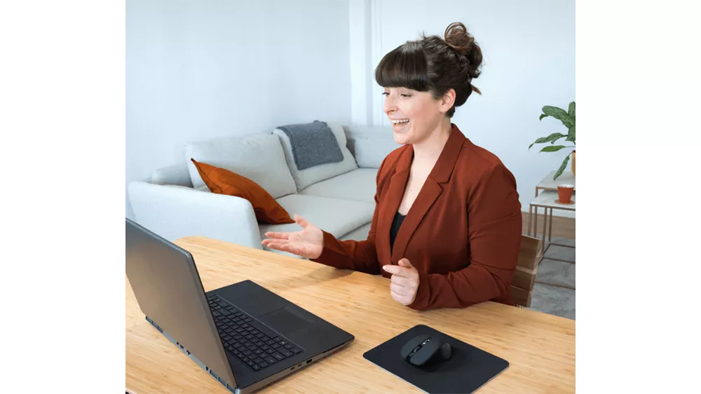 My&scaron; Trust Mydo Silent Click Wireless Optical Black v použ&iacute;van&iacute; s d&ocirc;razom na ergonomick&yacute; tvar a komfort pri pr&aacute;ci