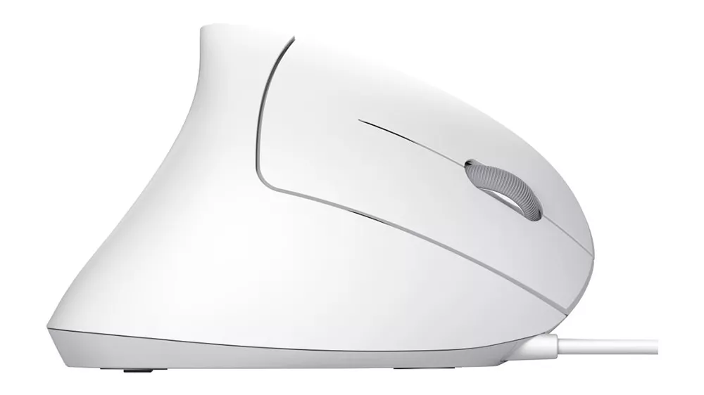 Ergonomická vertikálna myš Trust Verto white zachytávajúca kompletný dizajn produktu na bielom pozadí