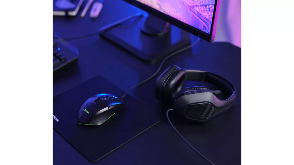 3v1 herný set Trust GXT 790 Tridox čierna ukazujúci možnosti prispôsobenia a RGB osvetlenia myši