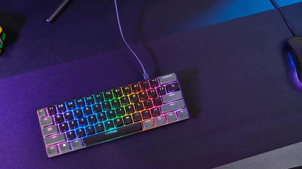 Klávesnice Trust GXT 867 Acira připojená k počítači_02