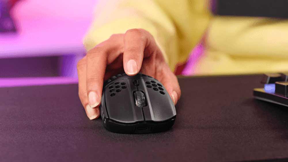 Ruka držiaca hernú myš Trust GXT 929W Helox_02