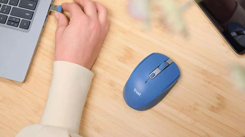 Pripojenie bezdrôtovej myši Trust Ozaa Compact Multi-Device Wireless Mouse Modrá k notebooku_02