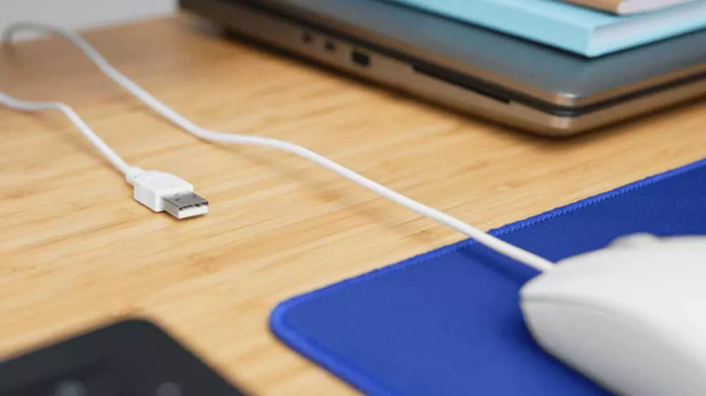 Detail USB kábla myši Trust TM-101W_03