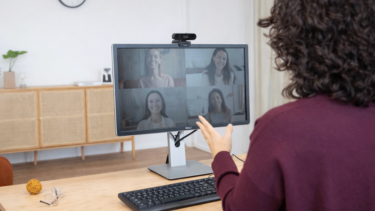 Videohovor s webkamerou Trust Taxon QHD Webcam ECO na monitore