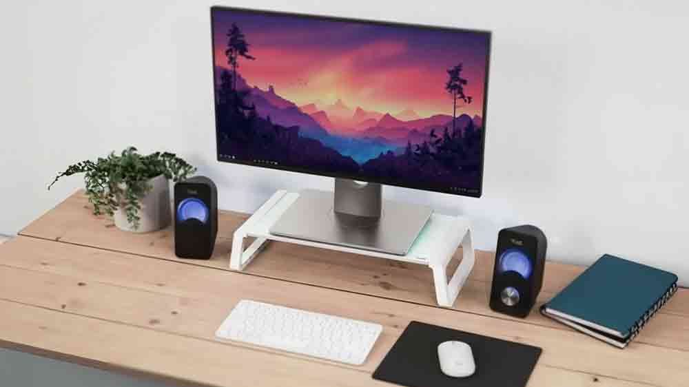 Monitor umístěný na podstavci Trust Monta_02