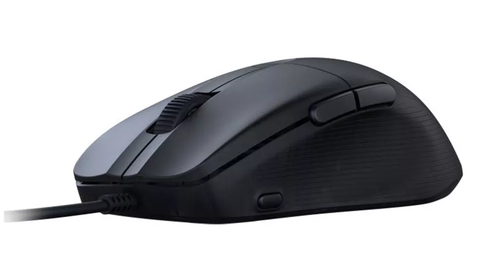 Herná myš Turtle Beach Pure SEL pri použití na hernej podložke demonštrujúca presnosť optického snímača a ergonomický tvar