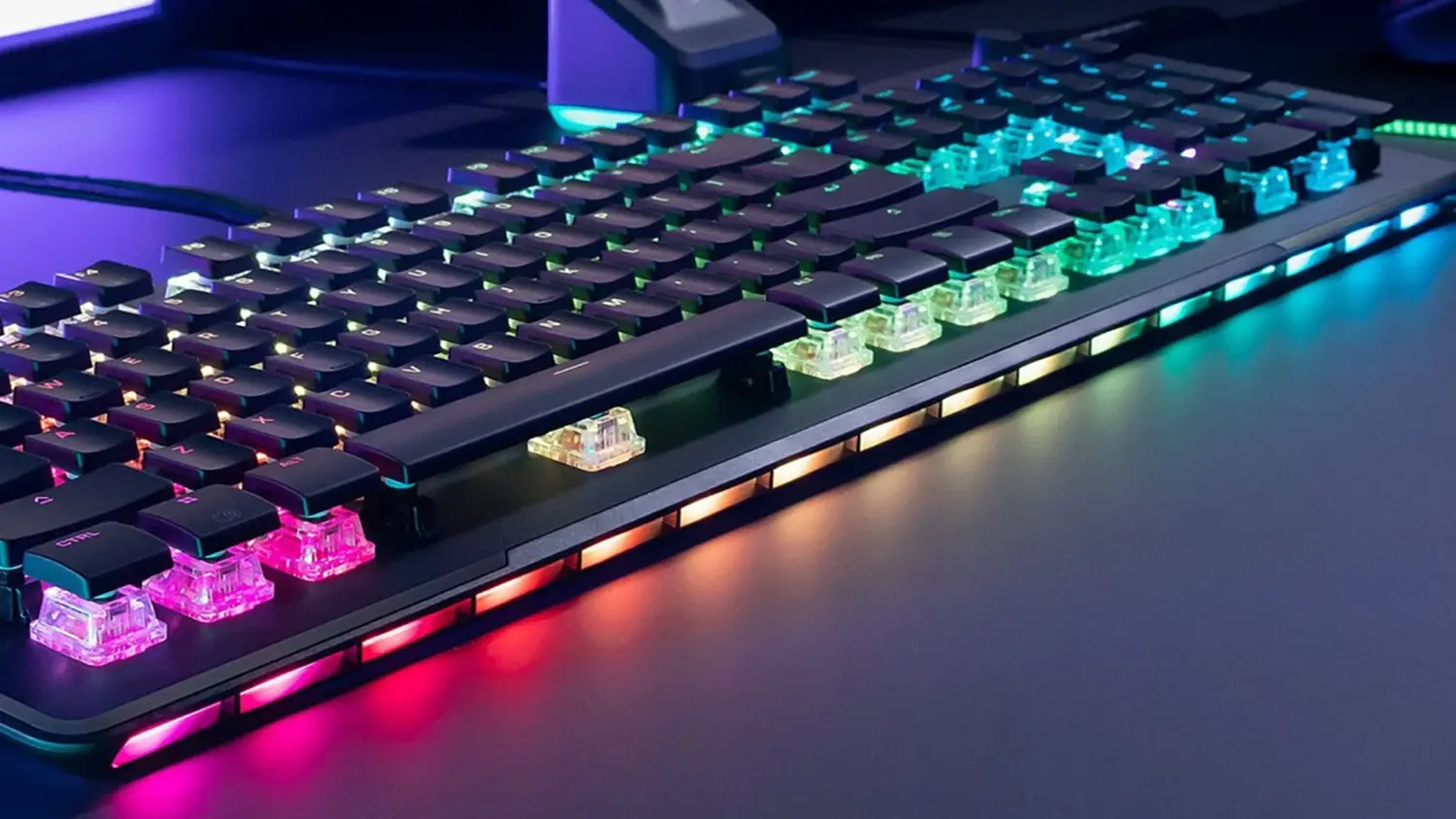 Herní klávesnice Turtle Beach Vulcan II Max zobrazuje RGB podsvícení