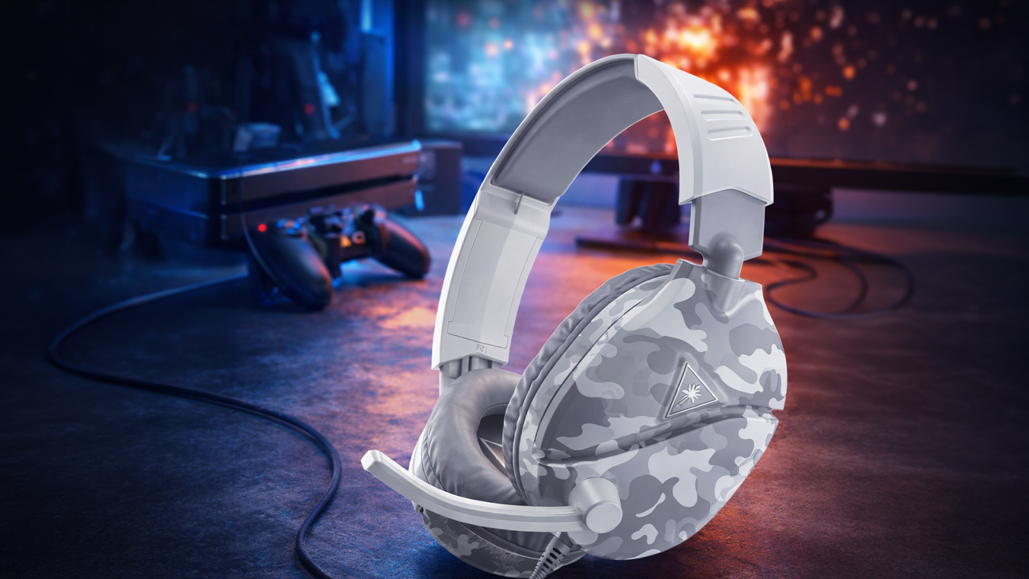 Herné slúchadlá Turtle Beach RECON 70 na hernom stole