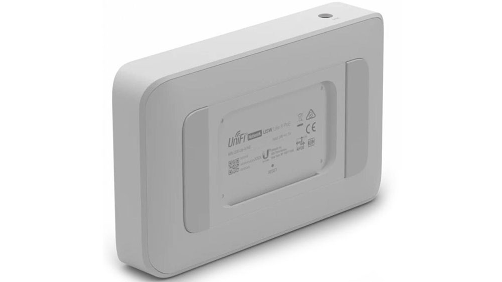 Switch UniFi Switch USW-Lite-8-PoE správa sítě_03