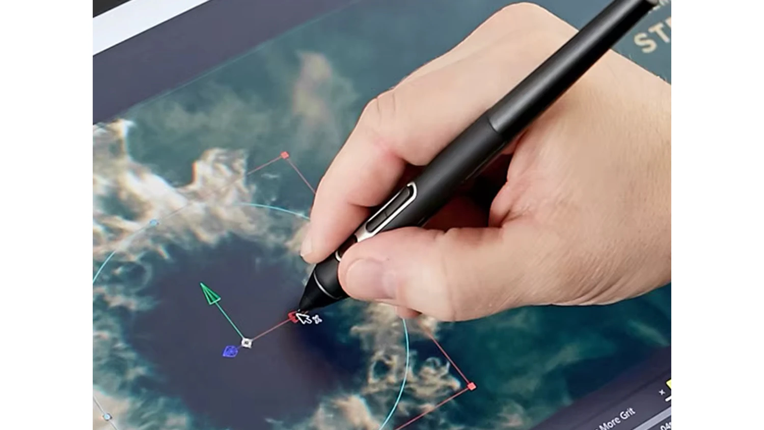 Ruka píšící s perem Wacom Pro Pen 2 na tabletu
