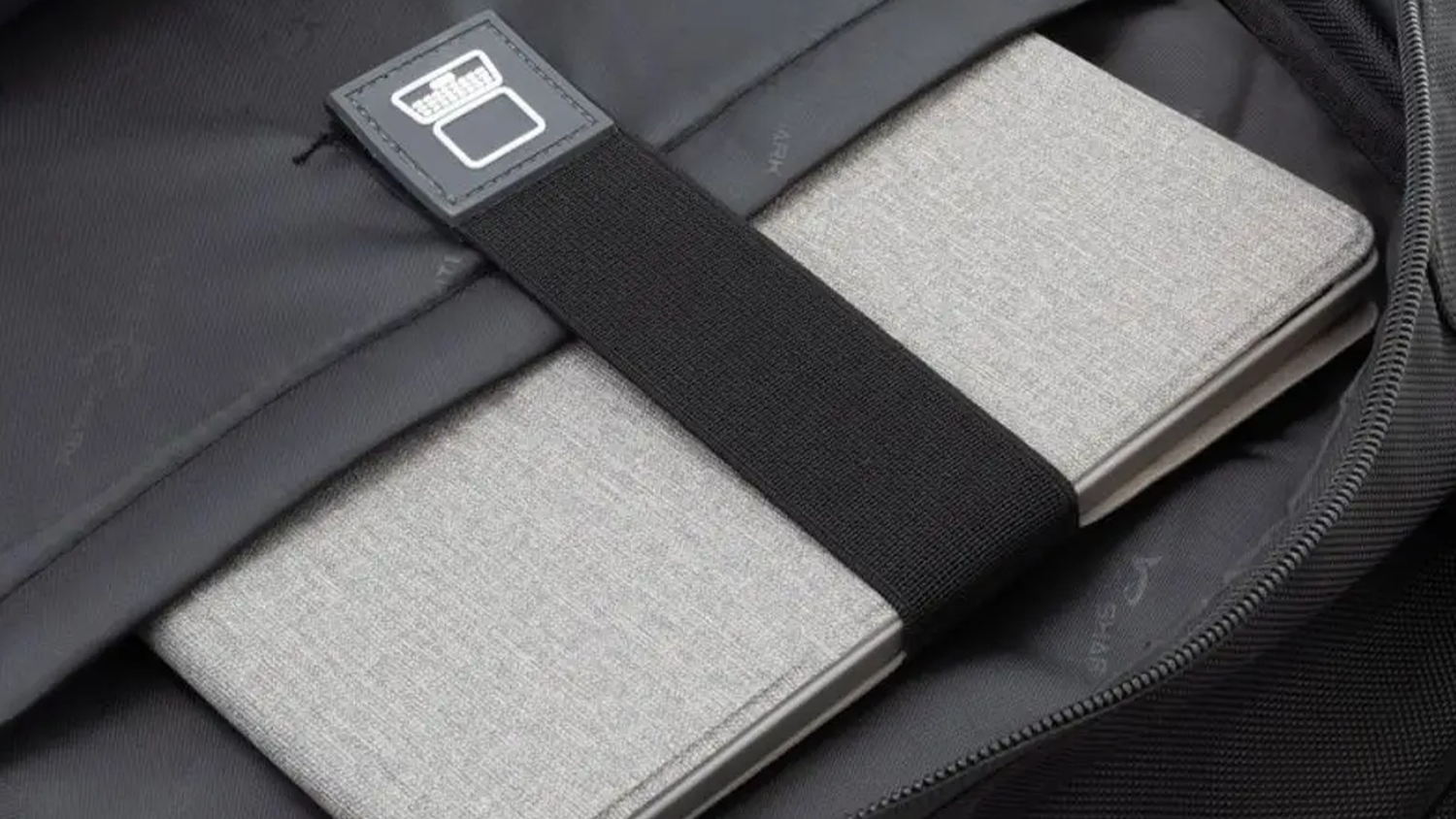 Batoh na notebook White Shark DEFENDER Black detail