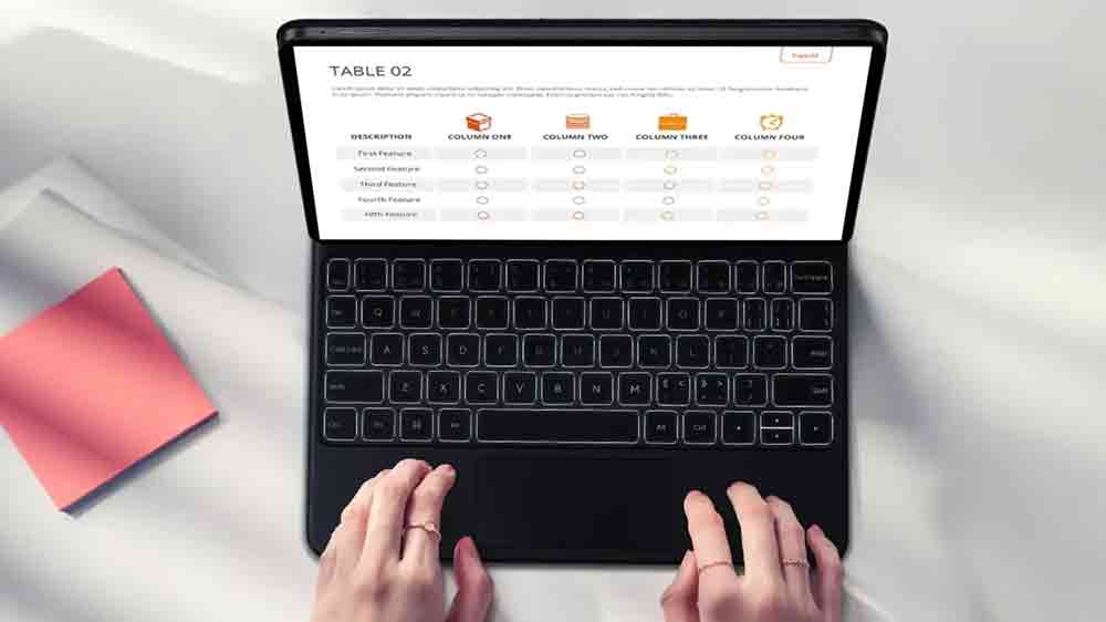 Ruce na klávesnici Xiaomi Focus s tabletem_02