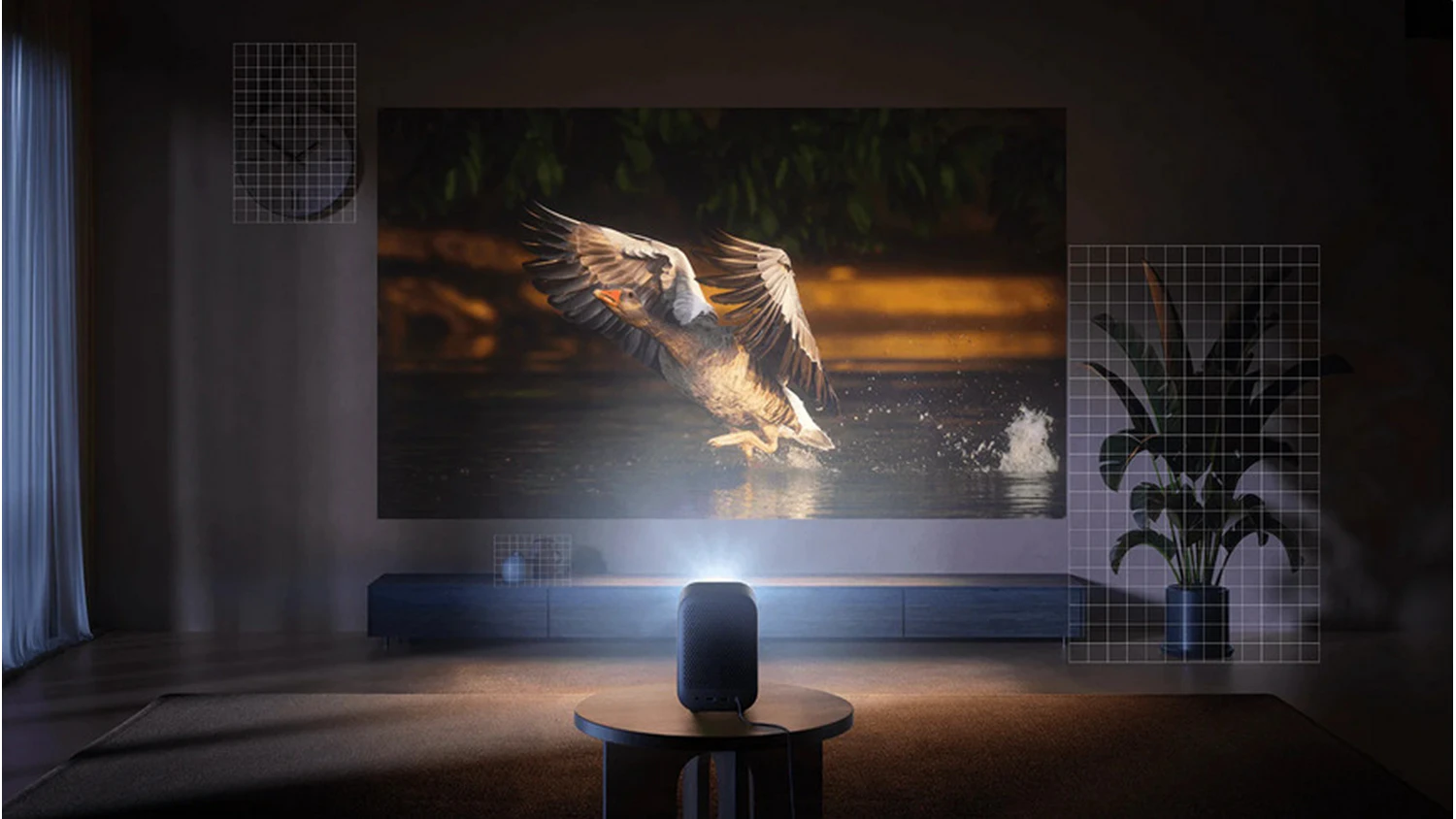 Projektor Xiaomi Smart Projector L1 EU při prom&iacute;t&aacute;n&iacute;