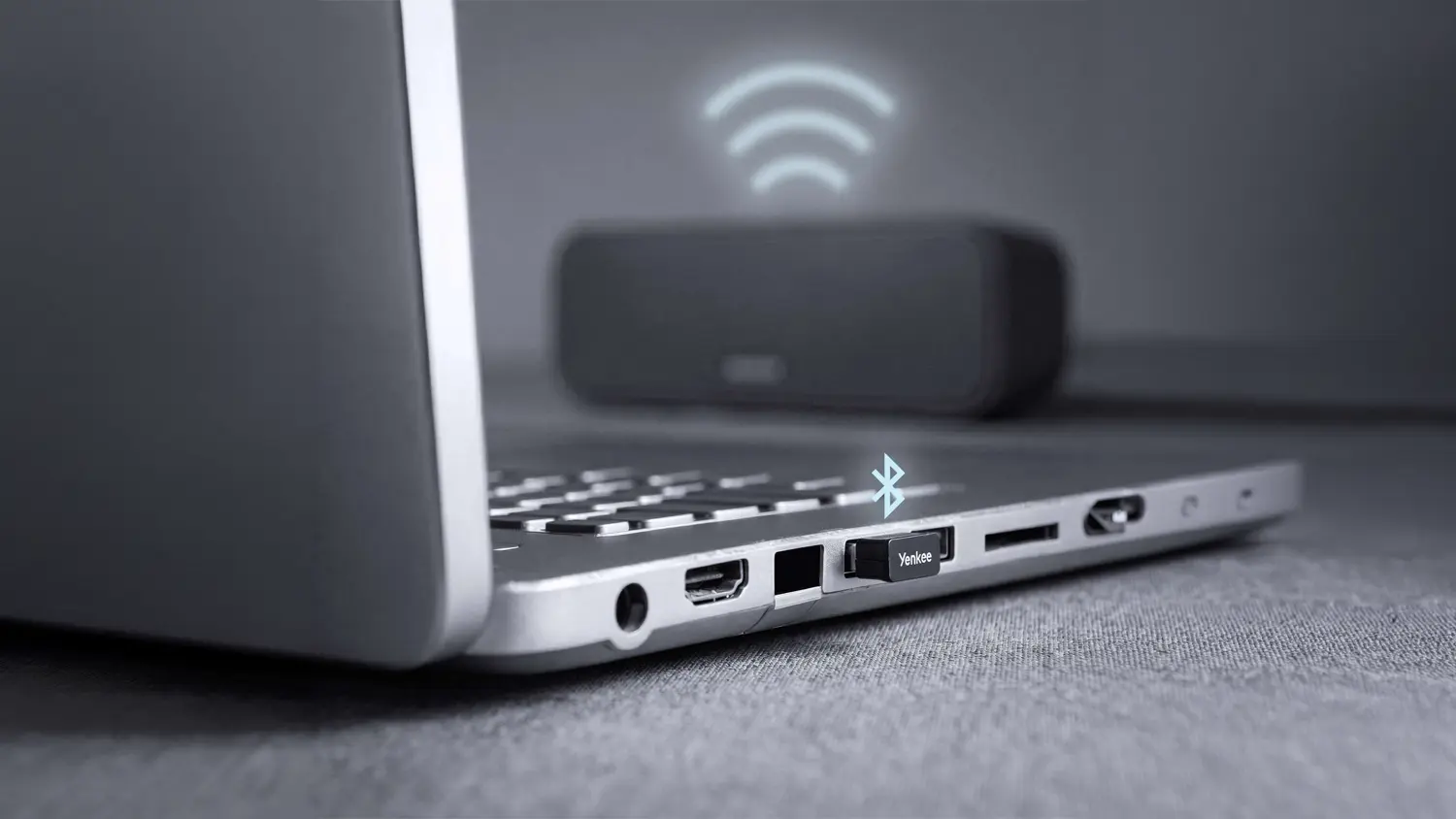Bluetooth USB adaptér umiestnený v počítači
