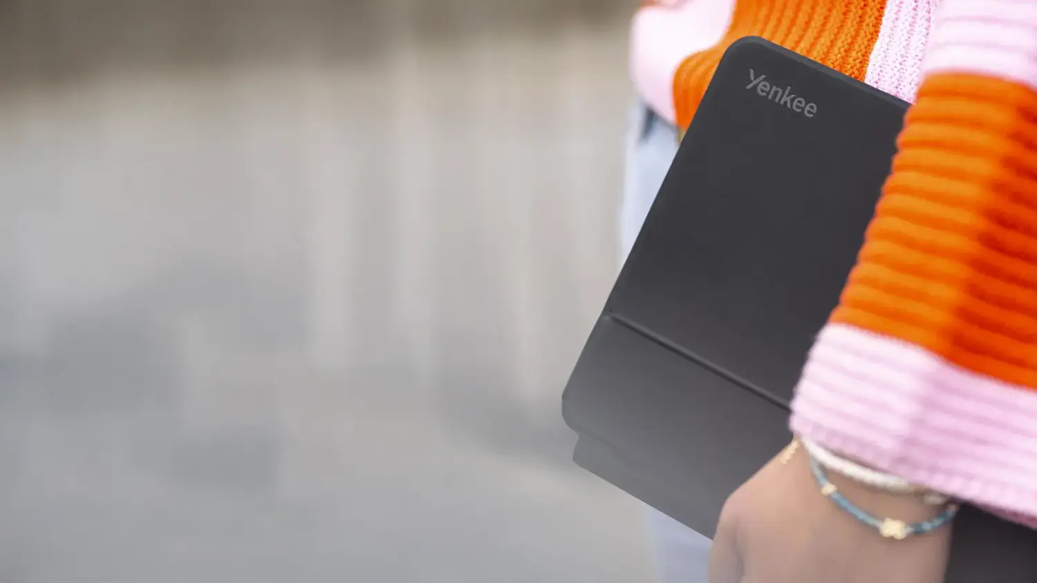 Pouzdro značky Yenkee pro iPad pod paž&iacute;