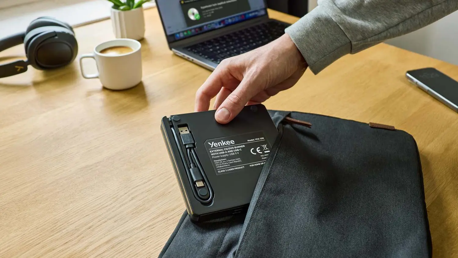 Externá CD/DVD vypaľovačka Yenkee YCD 100 s USB-A a USB-C