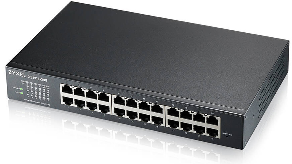 Switch Zyxel GS1915-24E na bílém pozadí zobrazující 24 ethernet portů