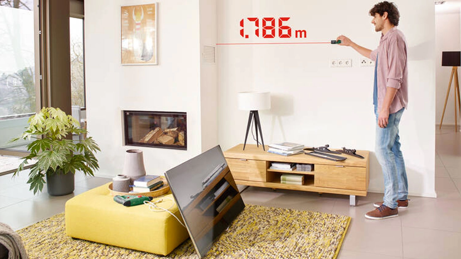 Měřen&iacute; stěny d&aacute;lkoměrem Bosch EasyDistance 20 0.603.672.AZ0