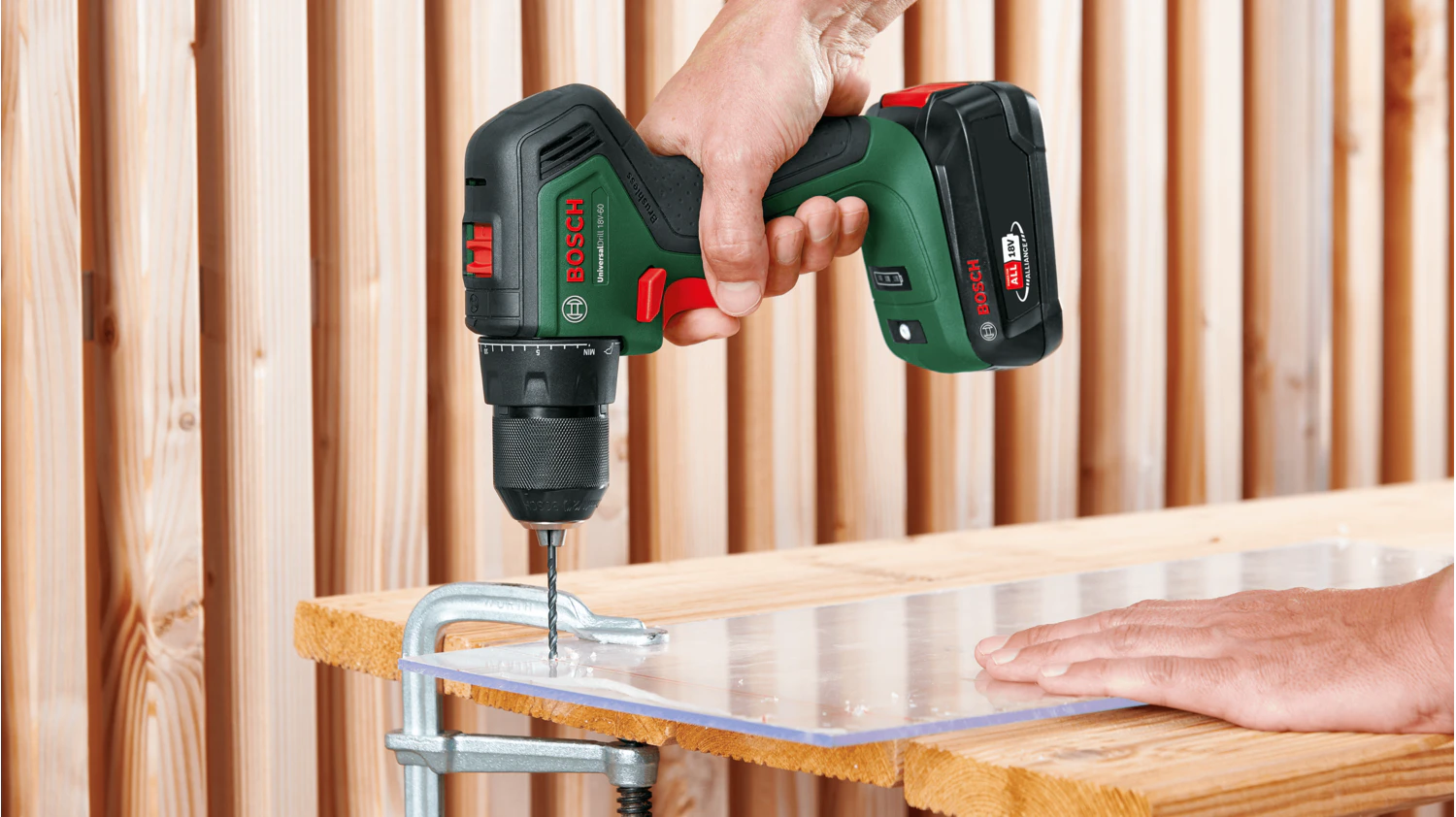 Používání vrtacího šroubováku Bosch UniversalDrill 18V-60
