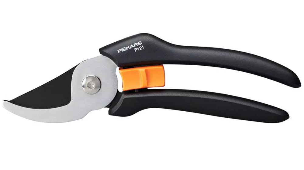 Nožnice záhradné dvojčepeľové Fiskars Solid P121