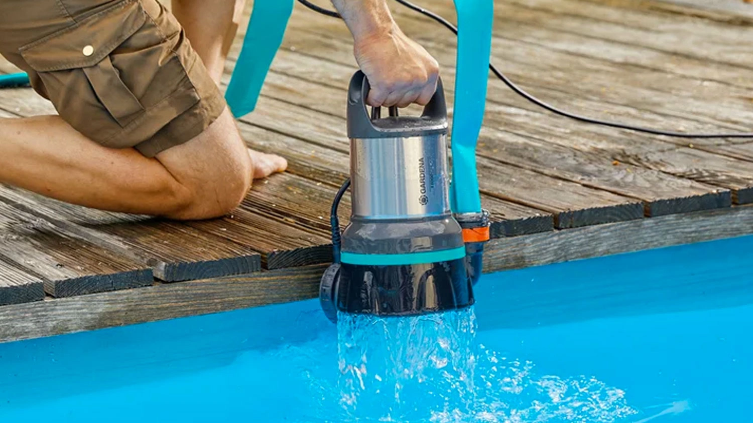 Hadica ploch&aacute; Gardena 32 mm nasaden&aacute; na čerpadle