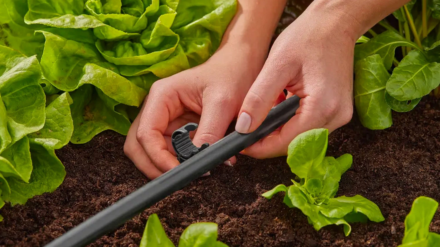 Držák rozvodné trubky Gardena 13 mm v záhoně