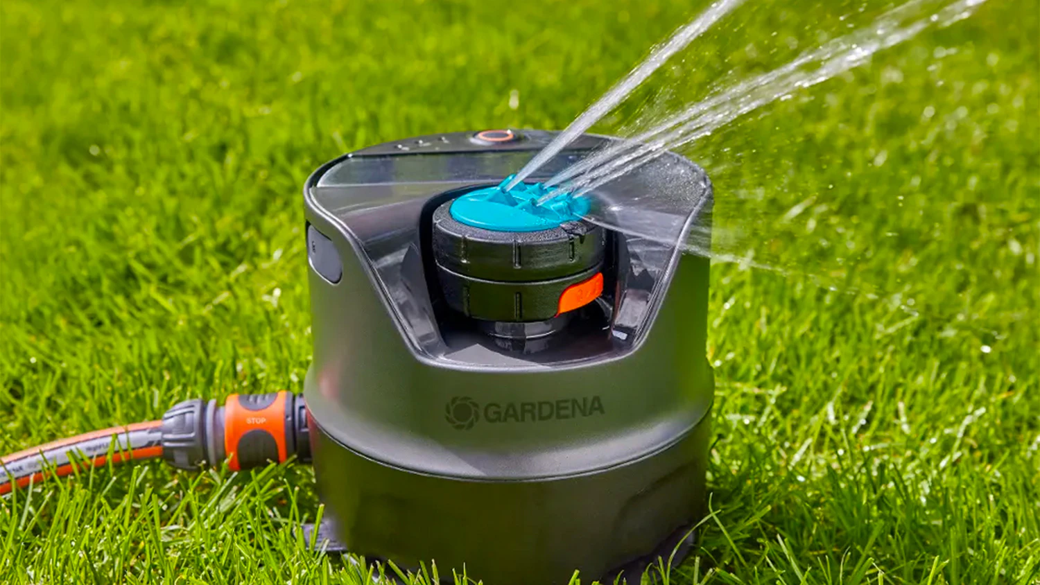 Zavlažovací systém Gardena AquaPrecise pri zavlažovaní trávnika