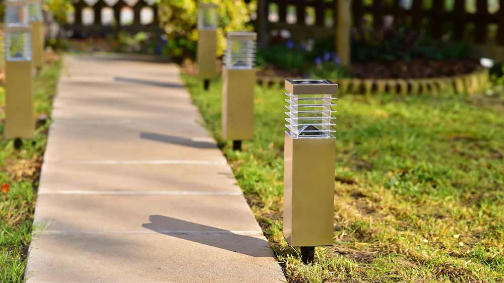 Záhradné LED svietidlo Retlux RGL 108 v záhrade_02