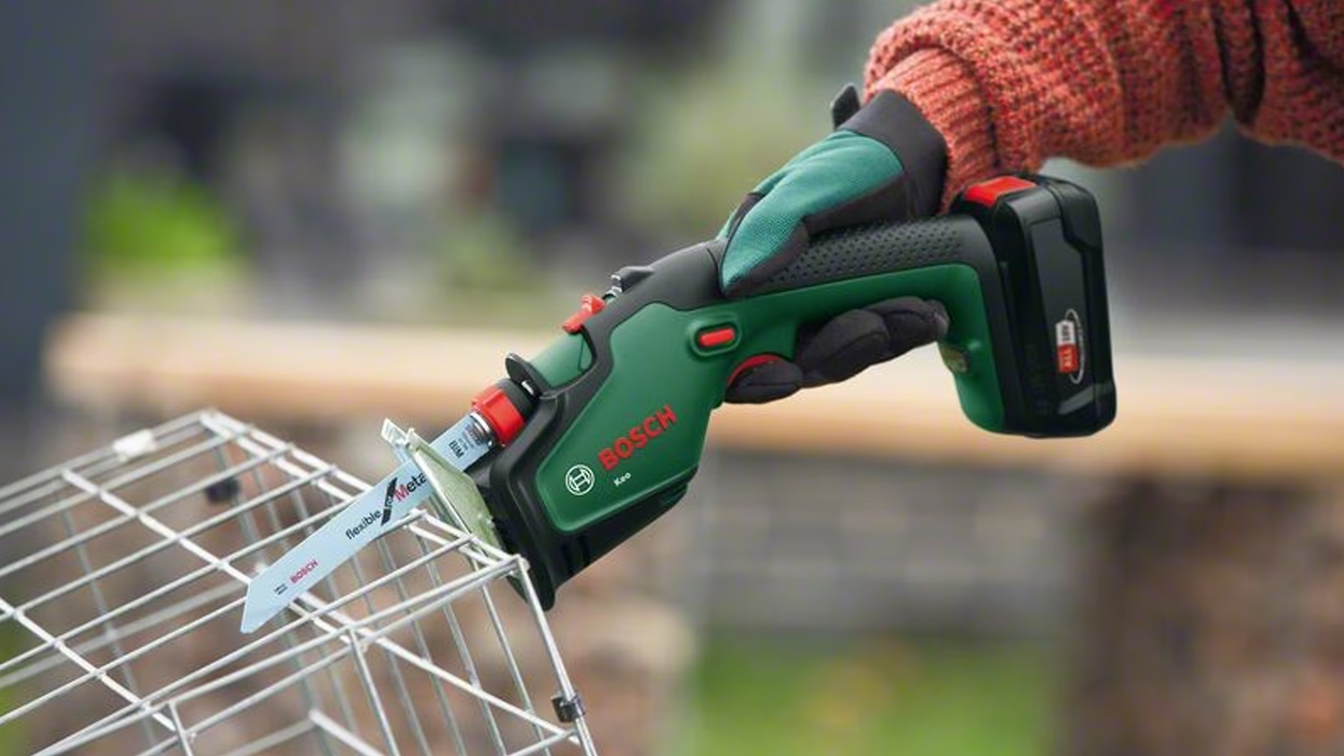 Pila prořez&aacute;vac&iacute; Bosch Keo 18 s vyměněn&yacute;m pl&aacute;tem řeze do železa