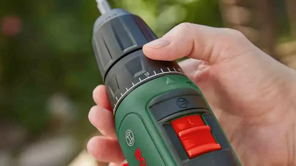 Nastaven&iacute; akumul&aacute;torov&eacute;ho &scaron;roubov&aacute;ku Bosch EasyDrill 18V-40_03